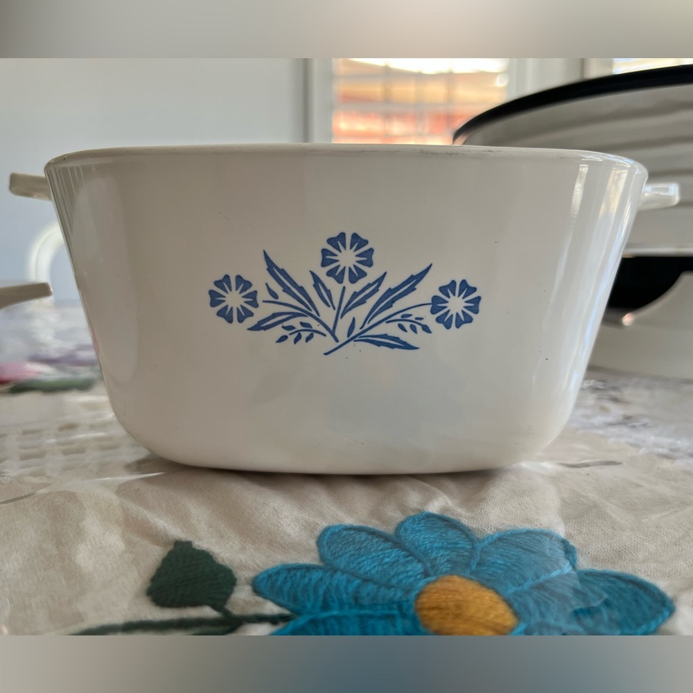 Vintage 1972-79 Blue Cornflower Corningware Pair of Casserole Dishes - Picture 2 of 9
